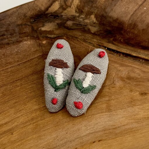 vyšívané sponky hříbek